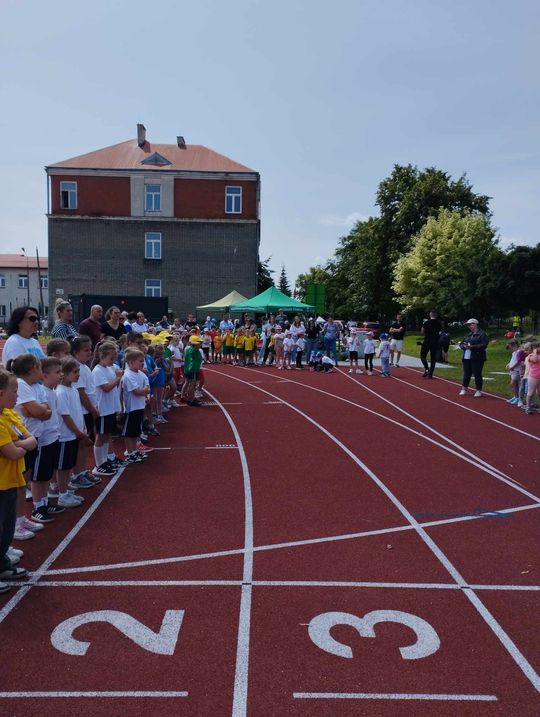 Chełm. Olimpiada Przedszkolaków na stadionie lekkoatletycznym przy II LO [GALERIA ZDJĘĆ]