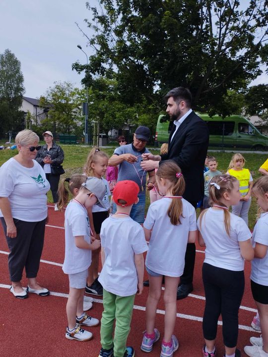 Chełm. Olimpiada Przedszkolaków na stadionie lekkoatletycznym przy II LO [GALERIA ZDJĘĆ]