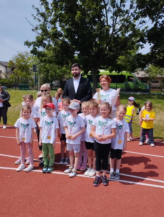 Chełm. Olimpiada Przedszkolaków na stadionie lekkoatletycznym przy II LO [GALERIA ZDJĘĆ]