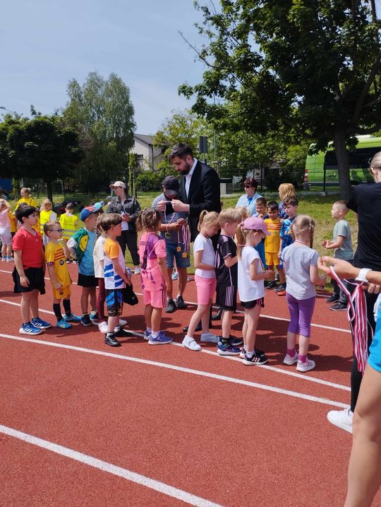 Chełm. Olimpiada Przedszkolaków na stadionie lekkoatletycznym przy II LO [GALERIA ZDJĘĆ]