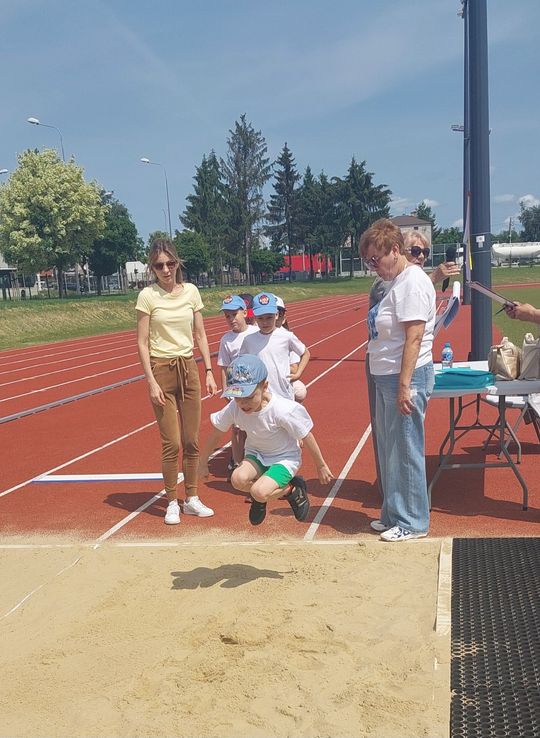 Chełm. Olimpiada Przedszkolaków na stadionie lekkoatletycznym przy II LO [GALERIA ZDJĘĆ]
