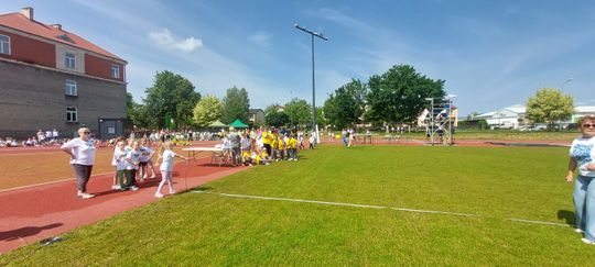 Chełm. Olimpiada Przedszkolaków na stadionie lekkoatletycznym przy II LO [GALERIA ZDJĘĆ]