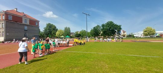 Chełm. Olimpiada Przedszkolaków na stadionie lekkoatletycznym przy II LO [GALERIA ZDJĘĆ]