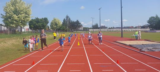 Chełm. Olimpiada Przedszkolaków na stadionie lekkoatletycznym przy II LO [GALERIA ZDJĘĆ]
