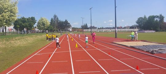 Chełm. Olimpiada Przedszkolaków na stadionie lekkoatletycznym przy II LO [GALERIA ZDJĘĆ]