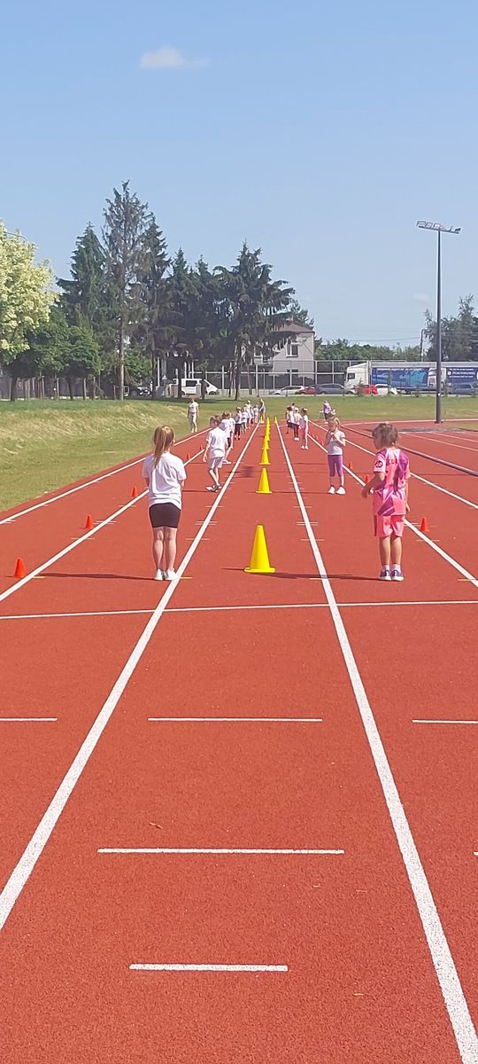 Chełm. Olimpiada Przedszkolaków na stadionie lekkoatletycznym przy II LO [GALERIA ZDJĘĆ]