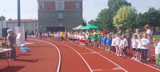 Chełm. Olimpiada Przedszkolaków na stadionie lekkoatletycznym przy II LO [GALERIA ZDJĘĆ]