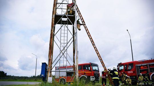 Pow. krasnostawski. Pożary, ewakuacje, ratunek z wysokości - ochotnicy w ogniu ćwiczeń. Pokazali, na co ich stać! [ZDJĘCIA]