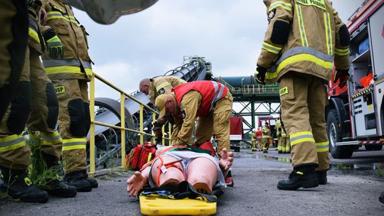 Pow. krasnostawski. Pożary, ewakuacje, ratunek z wysokości - ochotnicy w ogniu ćwiczeń. Pokazali, na co ich stać! [ZDJĘCIA]
