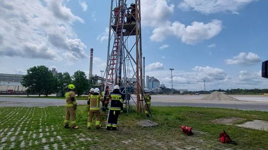 Pow. krasnostawski. Pożary, ewakuacje, ratunek z wysokości - ochotnicy w ogniu ćwiczeń. Pokazali, na co ich stać! [ZDJĘCIA]
