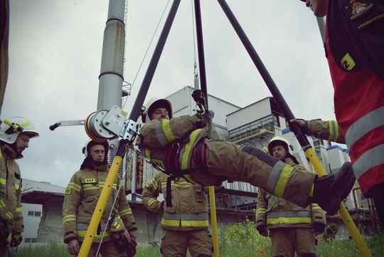 Pow. krasnostawski. Pożary, ewakuacje, ratunek z wysokości - ochotnicy w ogniu ćwiczeń. Pokazali, na co ich stać! [ZDJĘCIA]