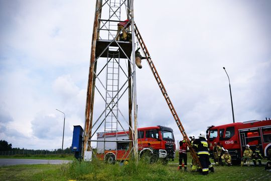 Pow. krasnostawski. Pożary, ewakuacje, ratunek z wysokości - ochotnicy w ogniu ćwiczeń. Pokazali, na co ich stać! [ZDJĘCIA]