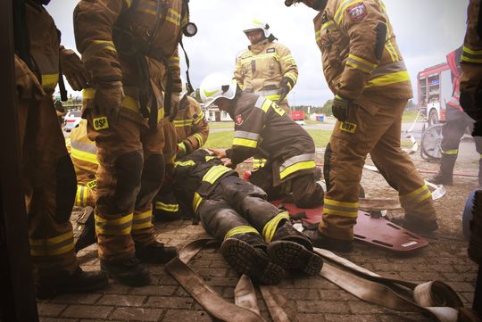 Pow. krasnostawski. Pożary, ewakuacje, ratunek z wysokości - ochotnicy w ogniu ćwiczeń. Pokazali, na co ich stać! [ZDJĘCIA]