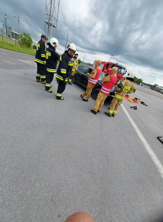 Pow. krasnostawski. Pożary, ewakuacje, ratunek z wysokości - ochotnicy w ogniu ćwiczeń. Pokazali, na co ich stać! [ZDJĘCIA]