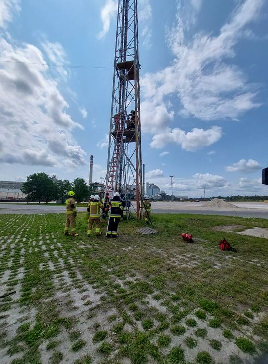 Pow. krasnostawski. Pożary, ewakuacje, ratunek z wysokości - ochotnicy w ogniu ćwiczeń. Pokazali, na co ich stać! [ZDJĘCIA]