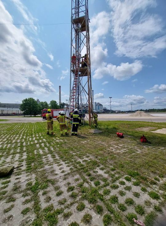 Pow. krasnostawski. Pożary, ewakuacje, ratunek z wysokości - ochotnicy w ogniu ćwiczeń. Pokazali, na co ich stać! [ZDJĘCIA]