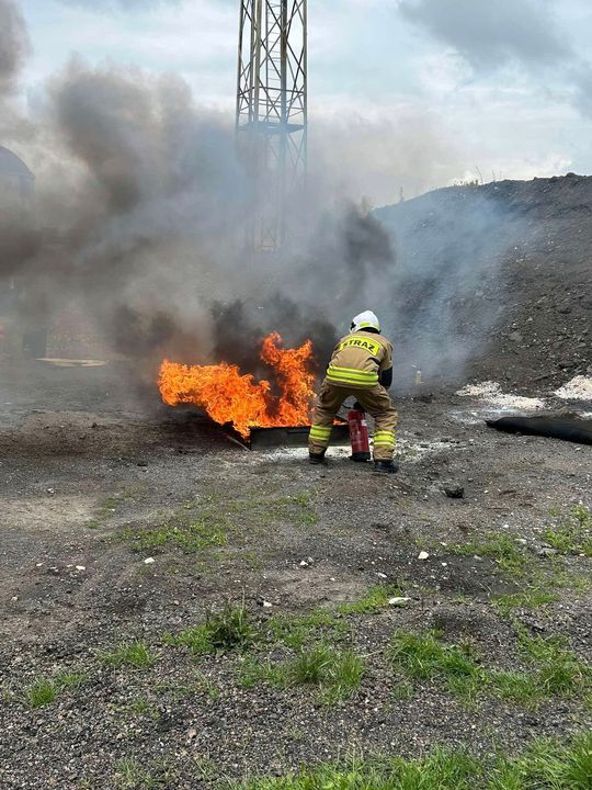Pow. krasnostawski. Pożary, ewakuacje, ratunek z wysokości - ochotnicy w ogniu ćwiczeń. Pokazali, na co ich stać! [ZDJĘCIA]