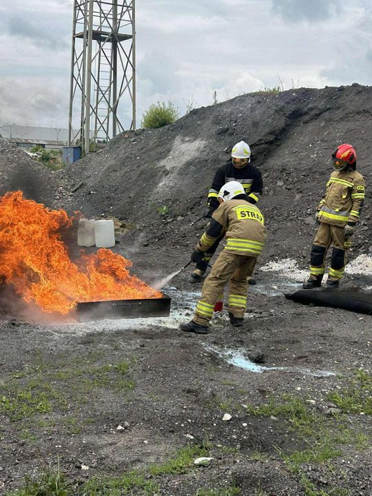 Pow. krasnostawski. Pożary, ewakuacje, ratunek z wysokości - ochotnicy w ogniu ćwiczeń. Pokazali, na co ich stać! [ZDJĘCIA]