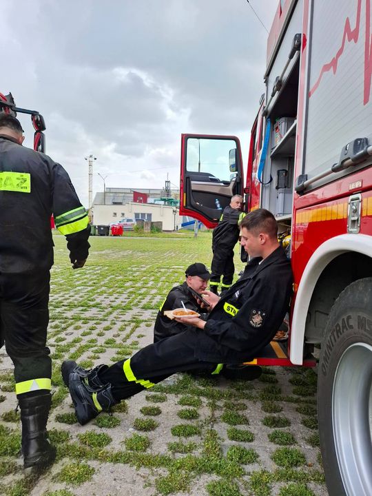Pow. krasnostawski. Pożary, ewakuacje, ratunek z wysokości - ochotnicy w ogniu ćwiczeń. Pokazali, na co ich stać! [ZDJĘCIA]