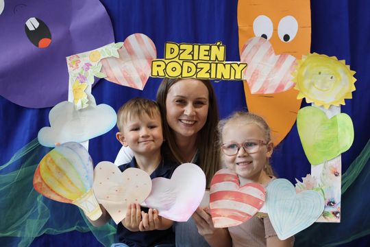 Radosny Dzień Rodziny w Szkole Podstawowej w Leśniowicach [GALERIA ZDJĘĆ]