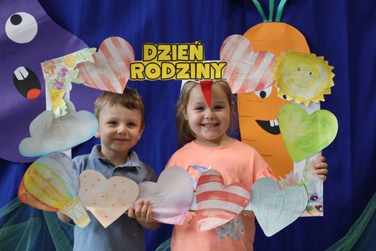 Radosny Dzień Rodziny w Szkole Podstawowej w Leśniowicach [GALERIA ZDJĘĆ]