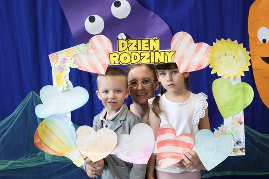 Radosny Dzień Rodziny w Szkole Podstawowej w Leśniowicach [GALERIA ZDJĘĆ]