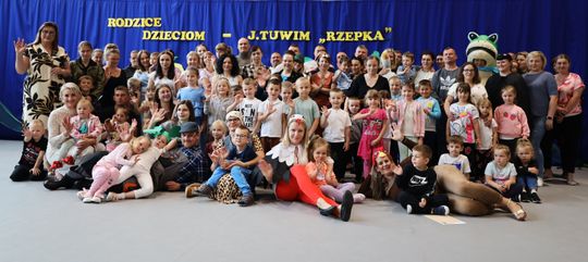 Radosny Dzień Rodziny w Szkole Podstawowej w Leśniowicach [GALERIA ZDJĘĆ]