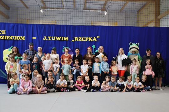 Radosny Dzień Rodziny w Szkole Podstawowej w Leśniowicach [GALERIA ZDJĘĆ]