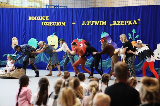 Radosny Dzień Rodziny w Szkole Podstawowej w Leśniowicach [GALERIA ZDJĘĆ]