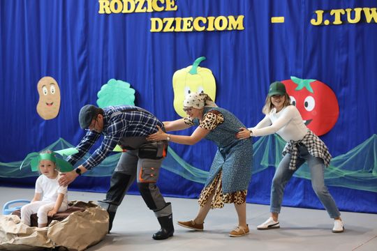 Radosny Dzień Rodziny w Szkole Podstawowej w Leśniowicach [GALERIA ZDJĘĆ]