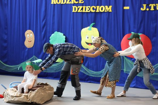 Radosny Dzień Rodziny w Szkole Podstawowej w Leśniowicach [GALERIA ZDJĘĆ]