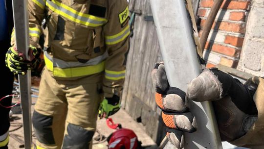 40-latek stracił równowagę i runął z kilku metrów na beton [ZDJĘCIA]