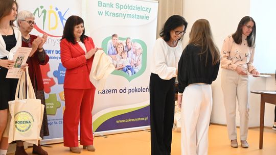 13 czerwca w Młodzieżowym Domu Kultury w Krasnymstawie odbyło się wręczenie dyplomów i nagród laureatom konkursu „Rodzina na sportowo”.