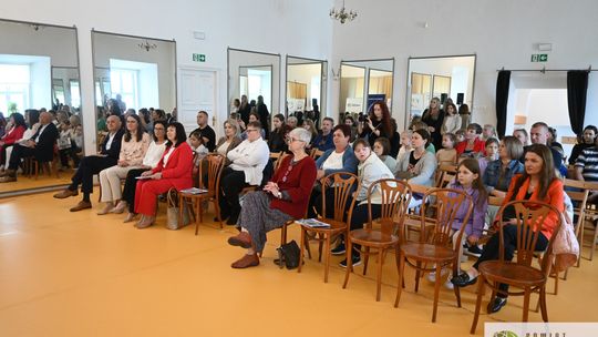 13 czerwca w Młodzieżowym Domu Kultury w Krasnymstawie odbyło się wręczenie dyplomów i nagród laureatom konkursu „Rodzina na sportowo”.
