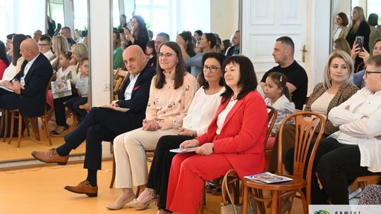 13 czerwca w Młodzieżowym Domu Kultury w Krasnymstawie odbyło się wręczenie dyplomów i nagród laureatom konkursu „Rodzina na sportowo”.