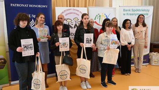 13 czerwca w Młodzieżowym Domu Kultury w Krasnymstawie odbyło się wręczenie dyplomów i nagród laureatom konkursu „Rodzina na sportowo”.