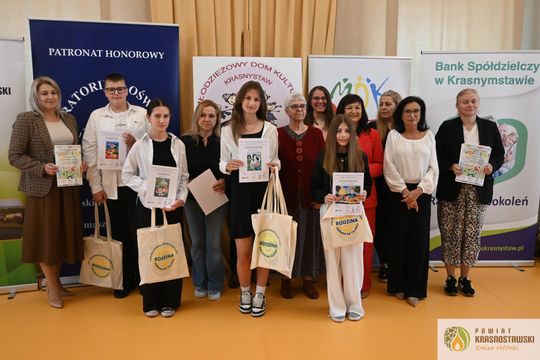 13 czerwca w Młodzieżowym Domu Kultury w Krasnymstawie odbyło się wręczenie dyplomów i nagród laureatom konkursu „Rodzina na sportowo”.