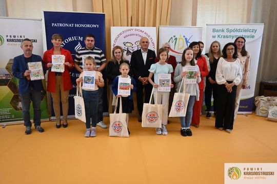 13 czerwca w Młodzieżowym Domu Kultury w Krasnymstawie odbyło się wręczenie dyplomów i nagród laureatom konkursu „Rodzina na sportowo”.