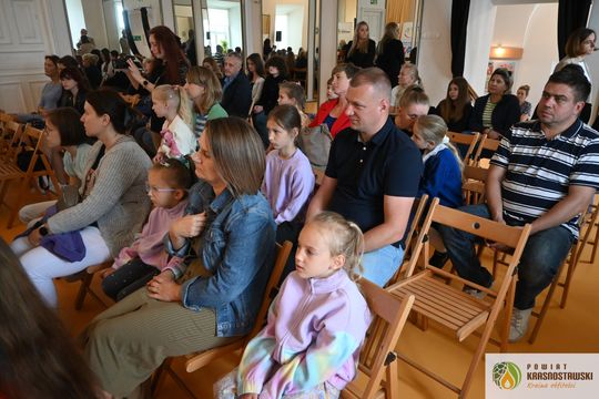 13 czerwca w Młodzieżowym Domu Kultury w Krasnymstawie odbyło się wręczenie dyplomów i nagród laureatom konkursu „Rodzina na sportowo”.