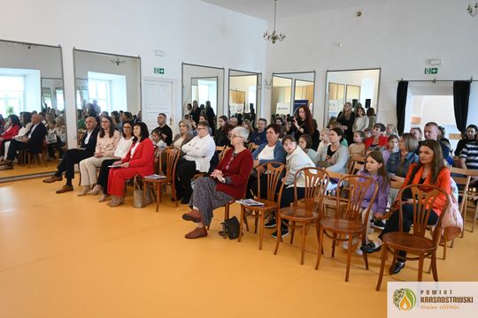 13 czerwca w Młodzieżowym Domu Kultury w Krasnymstawie odbyło się wręczenie dyplomów i nagród laureatom konkursu „Rodzina na sportowo”.