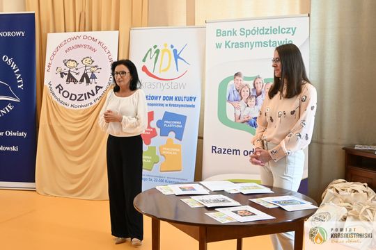 13 czerwca w Młodzieżowym Domu Kultury w Krasnymstawie odbyło się wręczenie dyplomów i nagród laureatom konkursu „Rodzina na sportowo”.