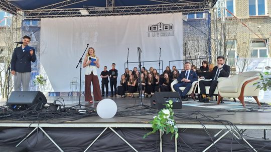 V Zjazd Absolwentów i Nauczycieli i 75-lecie II Liceum Ogólnokształcącego w Chełmie cz. II [GALERIA ZDJĘĆ]