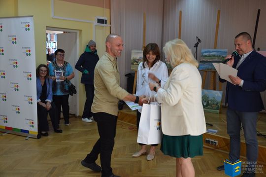 Krasnystaw. Wernisaż wystawy "Pędzlem o Krasnymstawie" [GALERIA ZDJĘĆ]