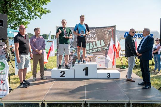 10. edycja Żelaznego Triathlonu. Zmęczenie, pot i szczęście z pokonanego wyzwania  [ZDJĘCIA]