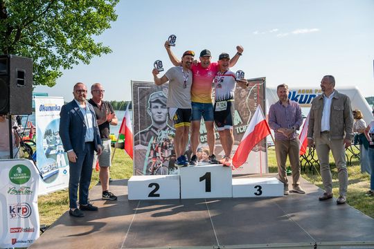 10. edycja Żelaznego Triathlonu. Zmęczenie, pot i szczęście z pokonanego wyzwania  [ZDJĘCIA]