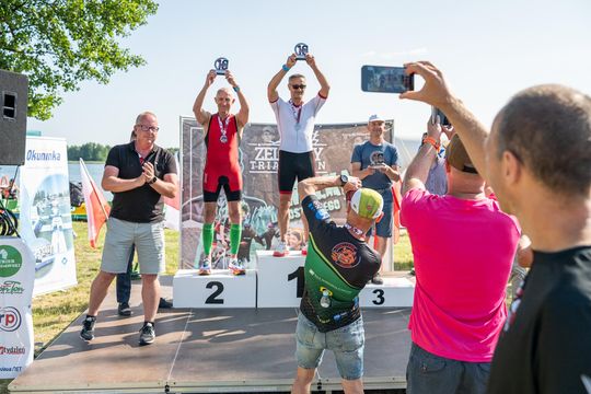 10. edycja Żelaznego Triathlonu. Zmęczenie, pot i szczęście z pokonanego wyzwania  [ZDJĘCIA]