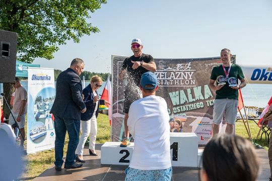 10. edycja Żelaznego Triathlonu. Zmęczenie, pot i szczęście z pokonanego wyzwania  [ZDJĘCIA]