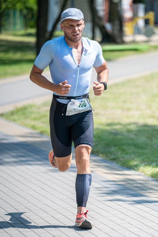 10. edycja Żelaznego Triathlonu. Zmęczenie, pot i szczęście z pokonanego wyzwania  [ZDJĘCIA]