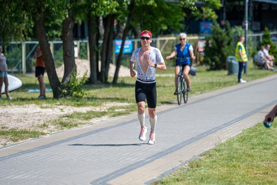 10. edycja Żelaznego Triathlonu. Zmęczenie, pot i szczęście z pokonanego wyzwania  [ZDJĘCIA]