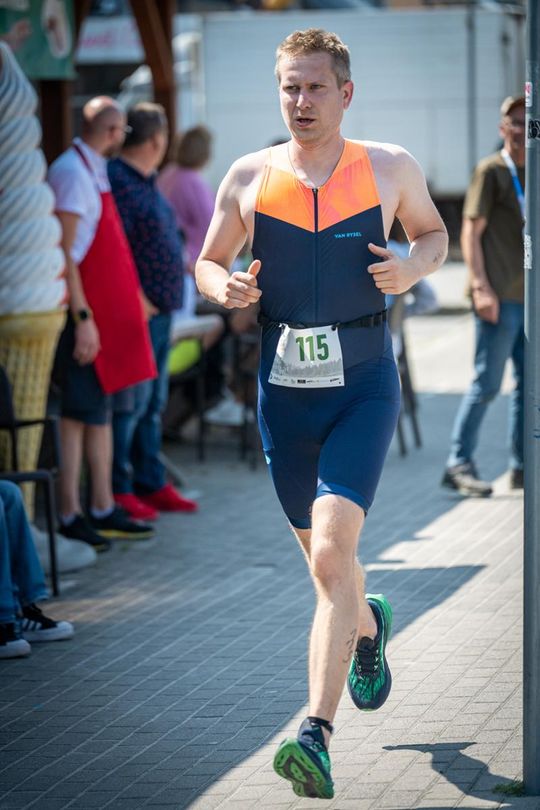 10. edycja Żelaznego Triathlonu. Zmęczenie, pot i szczęście z pokonanego wyzwania  [ZDJĘCIA]